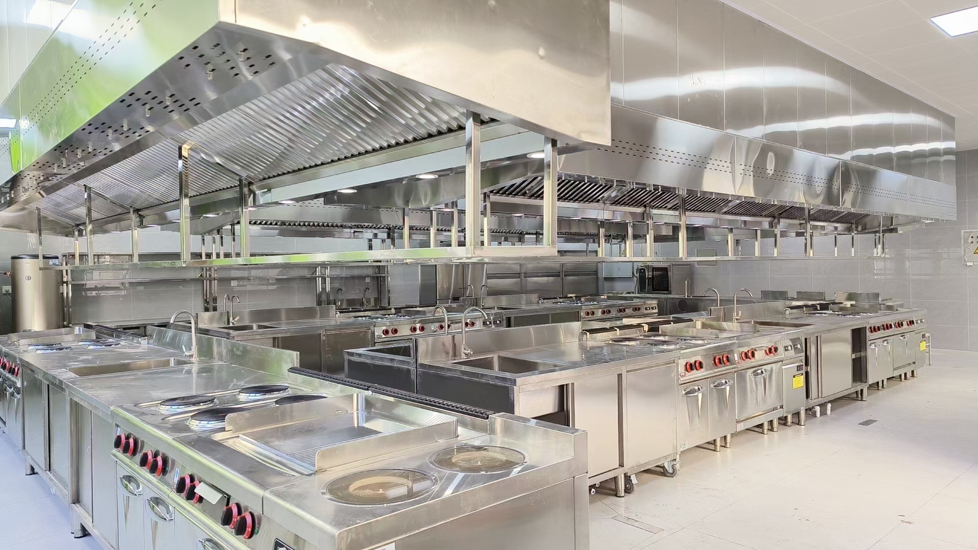 Jieguan stainless steel commercial kitchen project with cooking suites and ventilation hoods